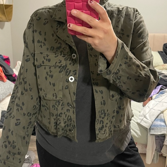 Bella Dahl army green leopard print jacket! - Picture 3 of 6